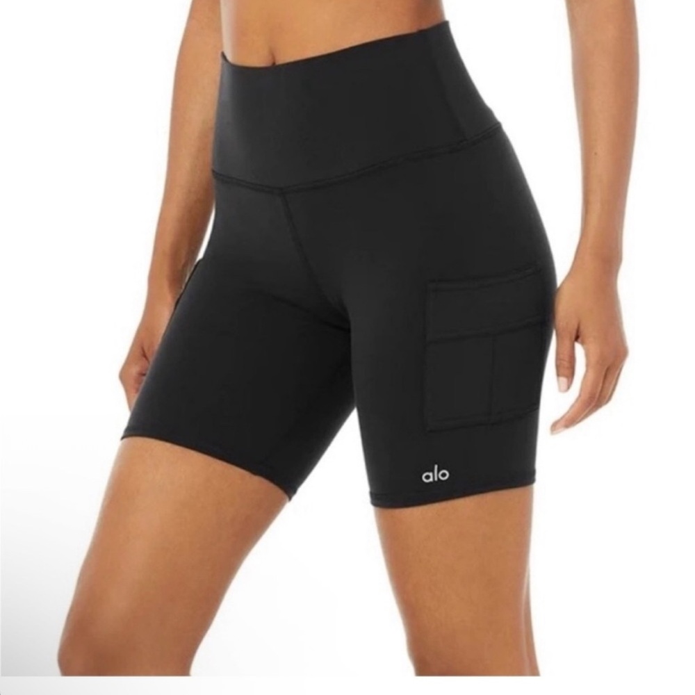 ALO Yoga Black Biker Shorts with Pockets, Size M